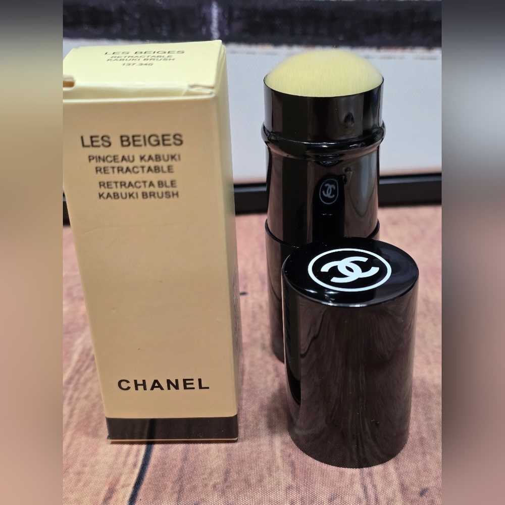 Chanel Beauty Bundle.LG Zip Around Beauty Pouch On Chain.Lip Laquer,Kabuki Brush - Picture 10 of 16